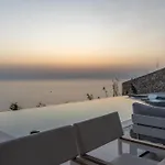 Lulu Lefkada *